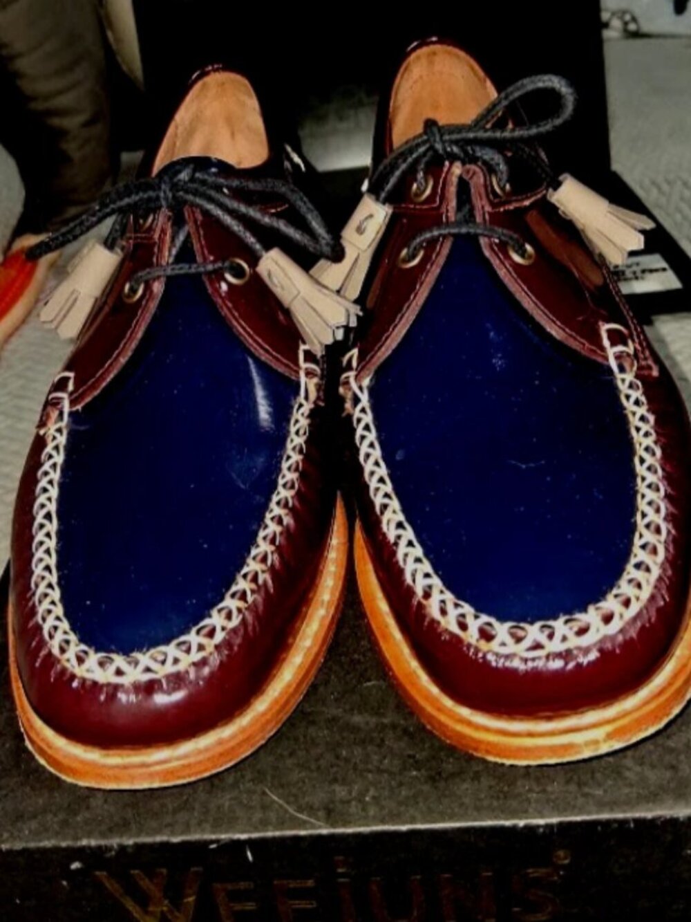 G.H. Bass Weejuns Winnie Blue Burgundy Tassel Patent Leather Loafers Sz 8.5M - Picture 2 of 10
